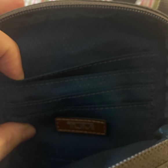 TUMI Charcoal Crossbody Bag Grab and Go Essentials TUMI quality - Picture 3 of 9